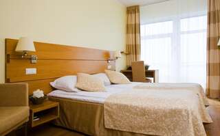 Отель Spa Hotel Laine Хаапсалу Улучшенный двухместный номер с 1 кроватью или 2 отдельными кроватями и посещением спа-салона-3